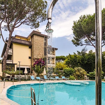 Hotel Nedy Marina di Massa Ngoại thất bức ảnh