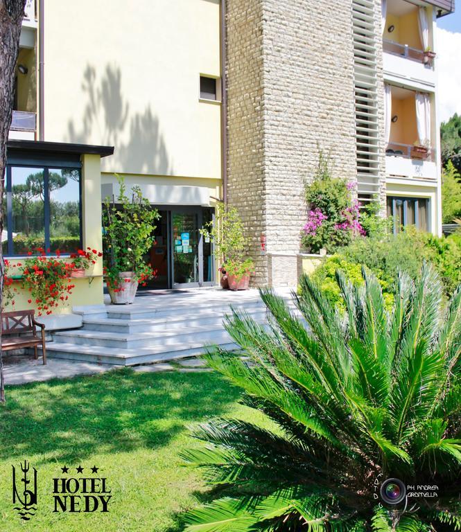 Hotel Nedy Marina di Massa Ngoại thất bức ảnh