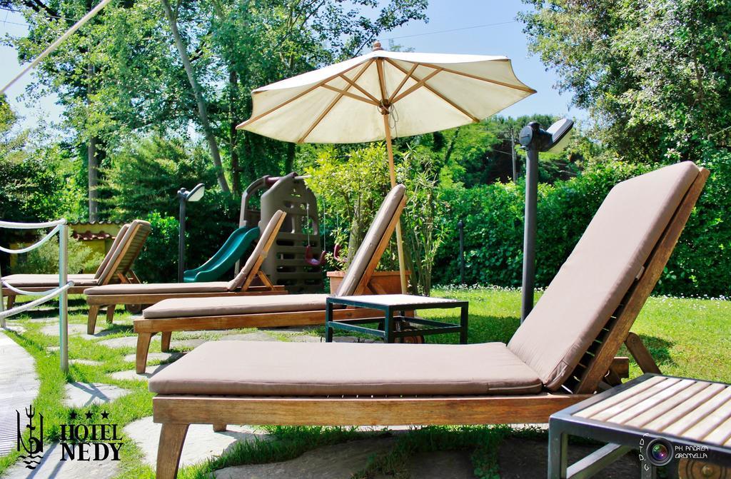 Hotel Nedy Marina di Massa Ngoại thất bức ảnh