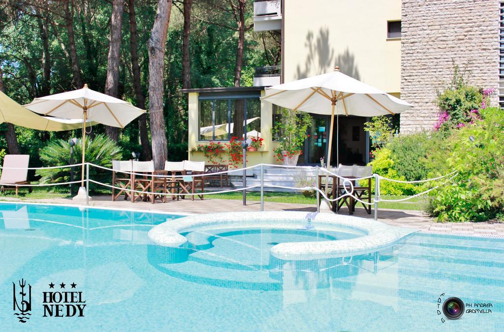 Hotel Nedy Marina di Massa Ngoại thất bức ảnh
