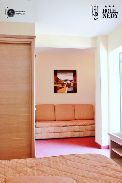 Hotel Nedy Marina di Massa Ngoại thất bức ảnh