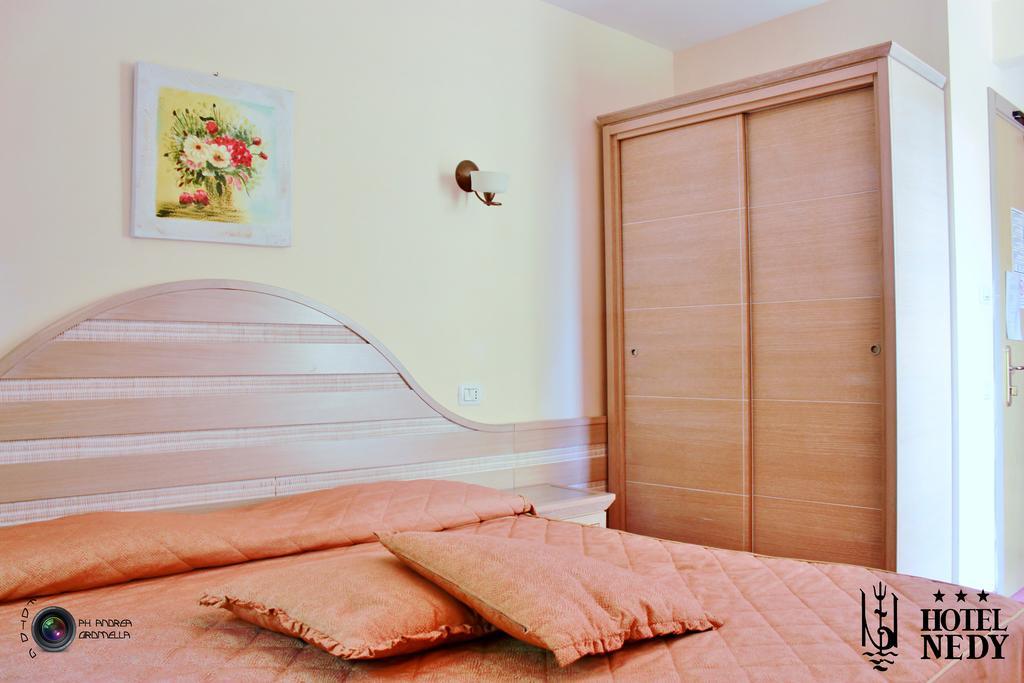 Hotel Nedy Marina di Massa Ngoại thất bức ảnh