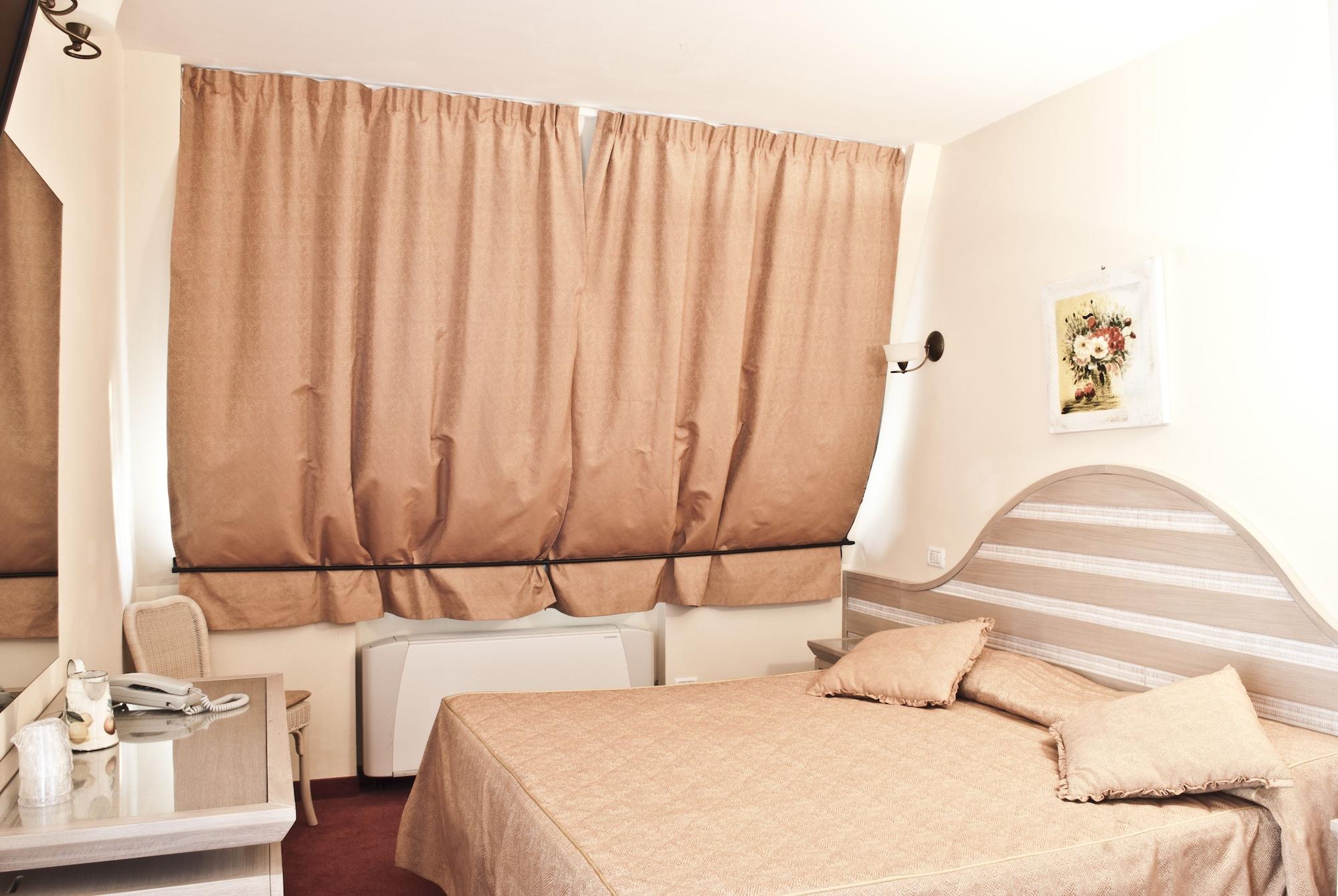 Hotel Nedy Marina di Massa Ngoại thất bức ảnh