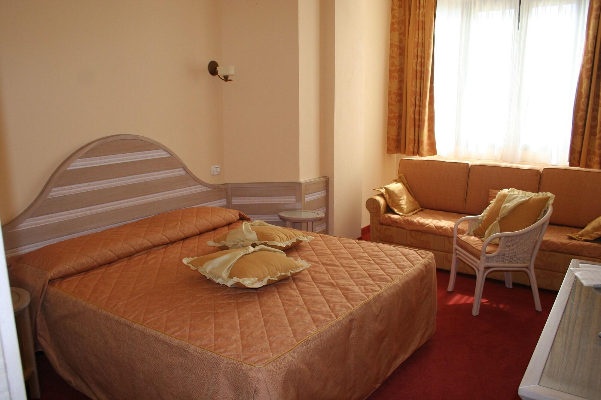 Hotel Nedy Marina di Massa Ngoại thất bức ảnh
