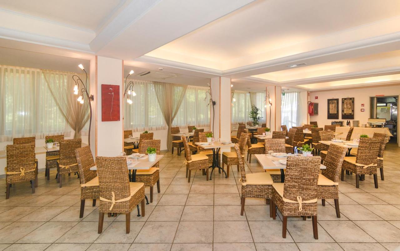 Hotel Nedy Marina di Massa Ngoại thất bức ảnh