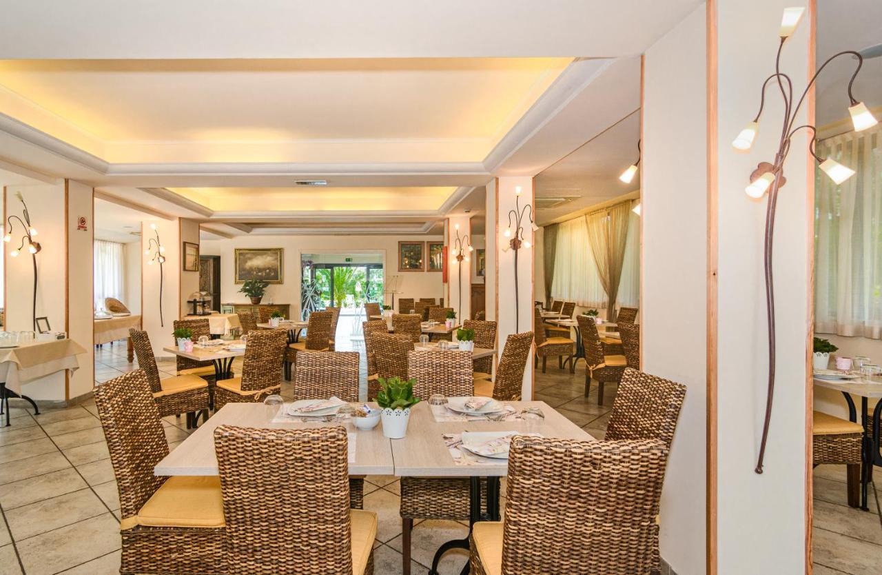 Hotel Nedy Marina di Massa Ngoại thất bức ảnh