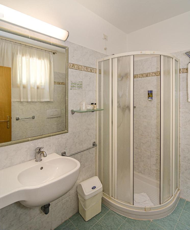 Hotel Nedy Marina di Massa Ngoại thất bức ảnh