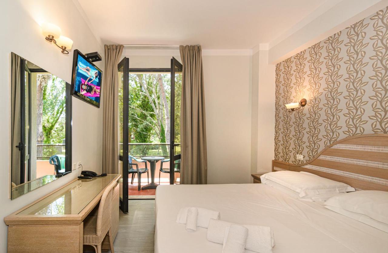 Hotel Nedy Marina di Massa Ngoại thất bức ảnh