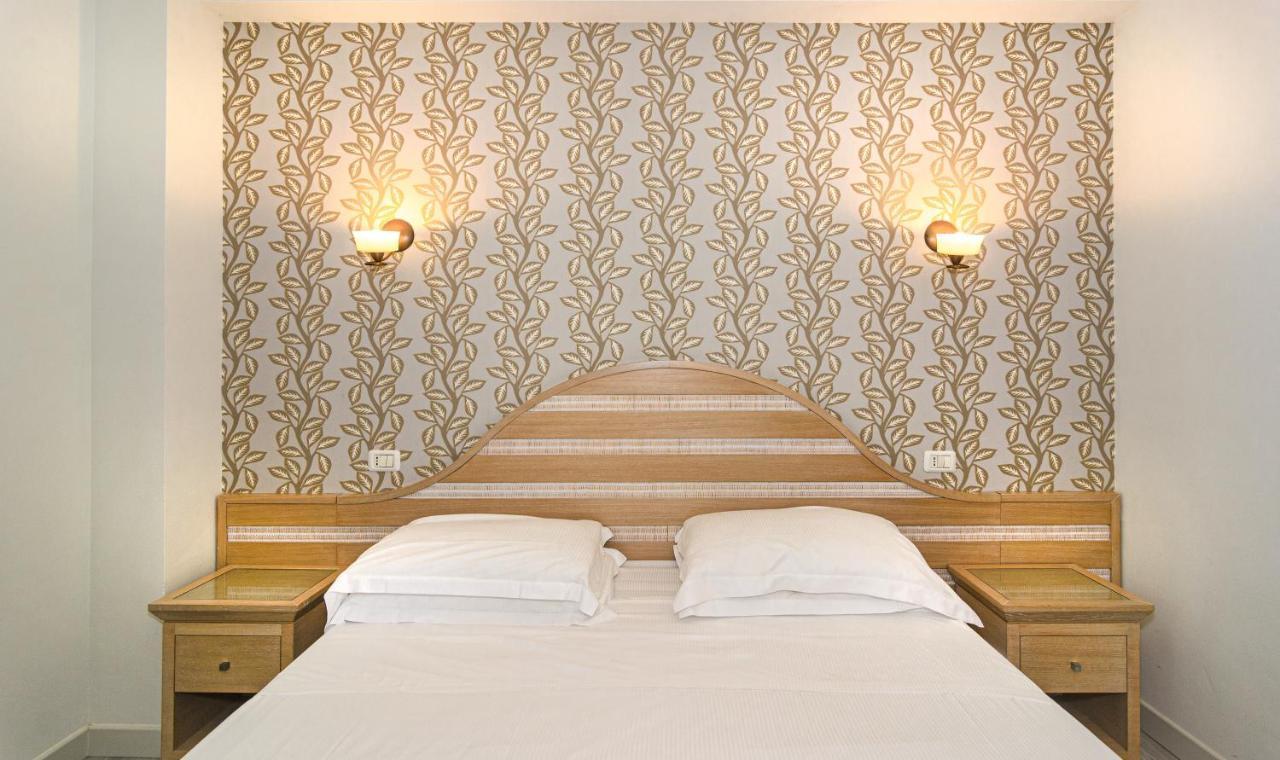 Hotel Nedy Marina di Massa Ngoại thất bức ảnh