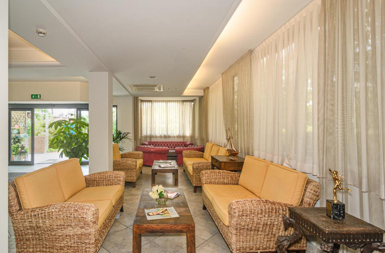 Hotel Nedy Marina di Massa Ngoại thất bức ảnh