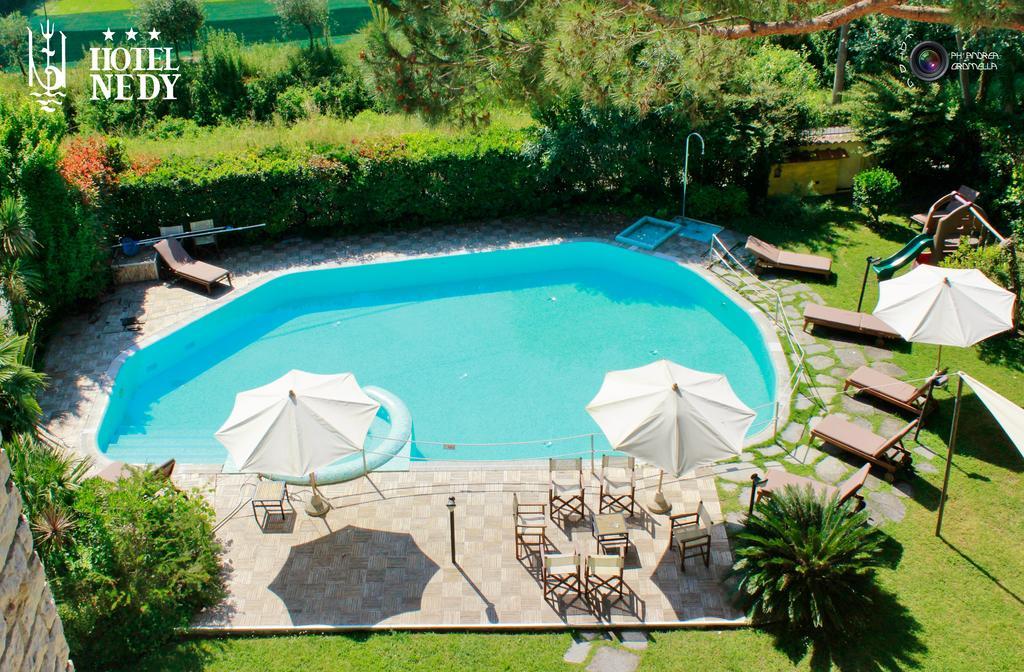 Hotel Nedy Marina di Massa Ngoại thất bức ảnh