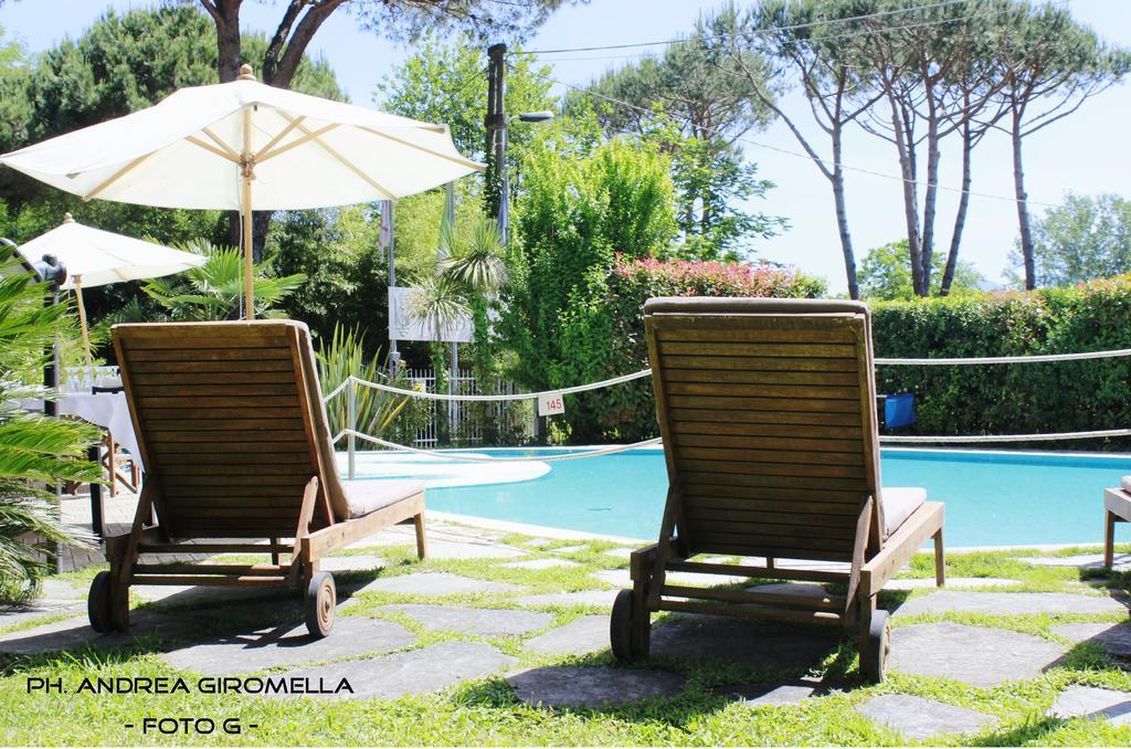 Hotel Nedy Marina di Massa Ngoại thất bức ảnh