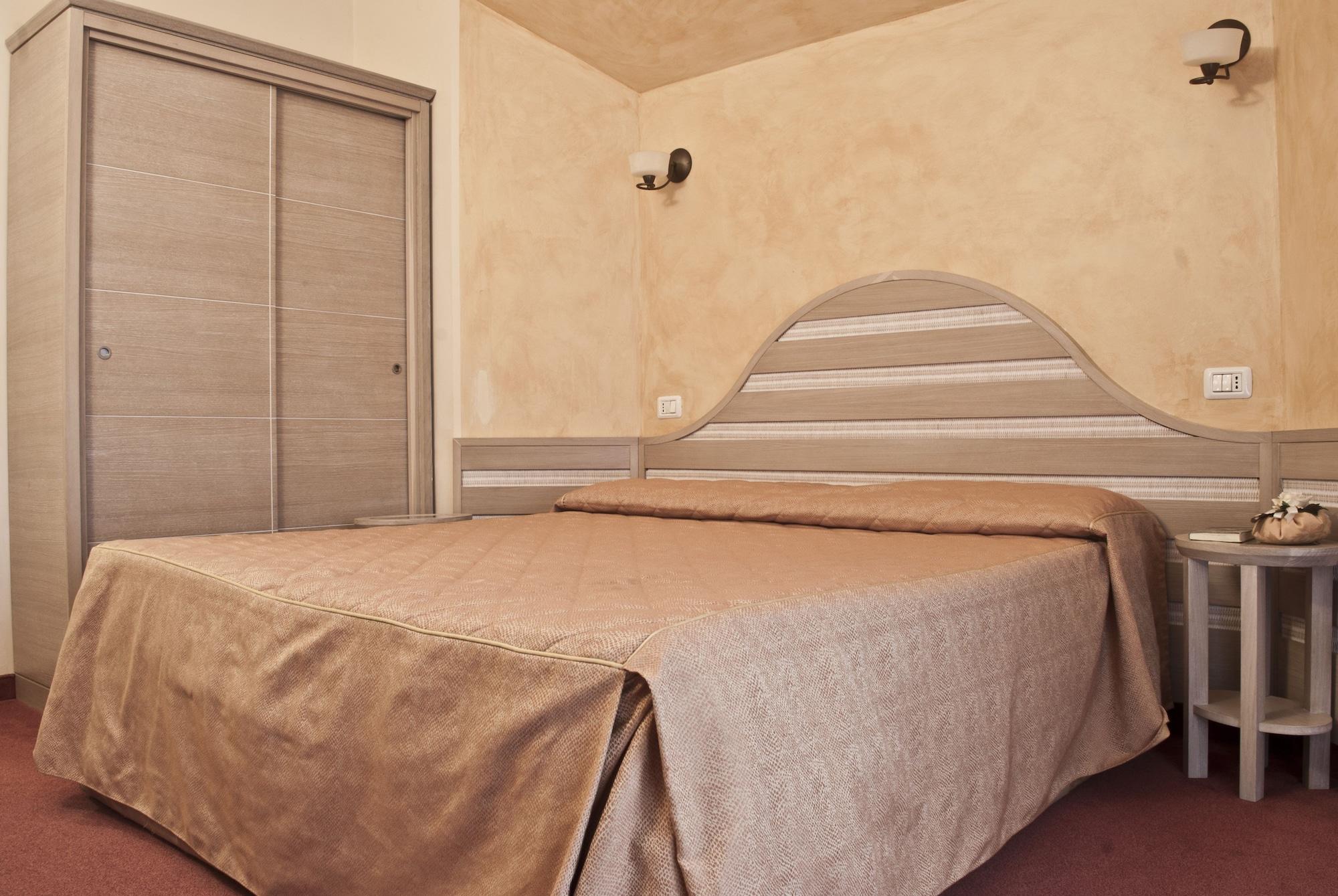 Hotel Nedy Marina di Massa Ngoại thất bức ảnh