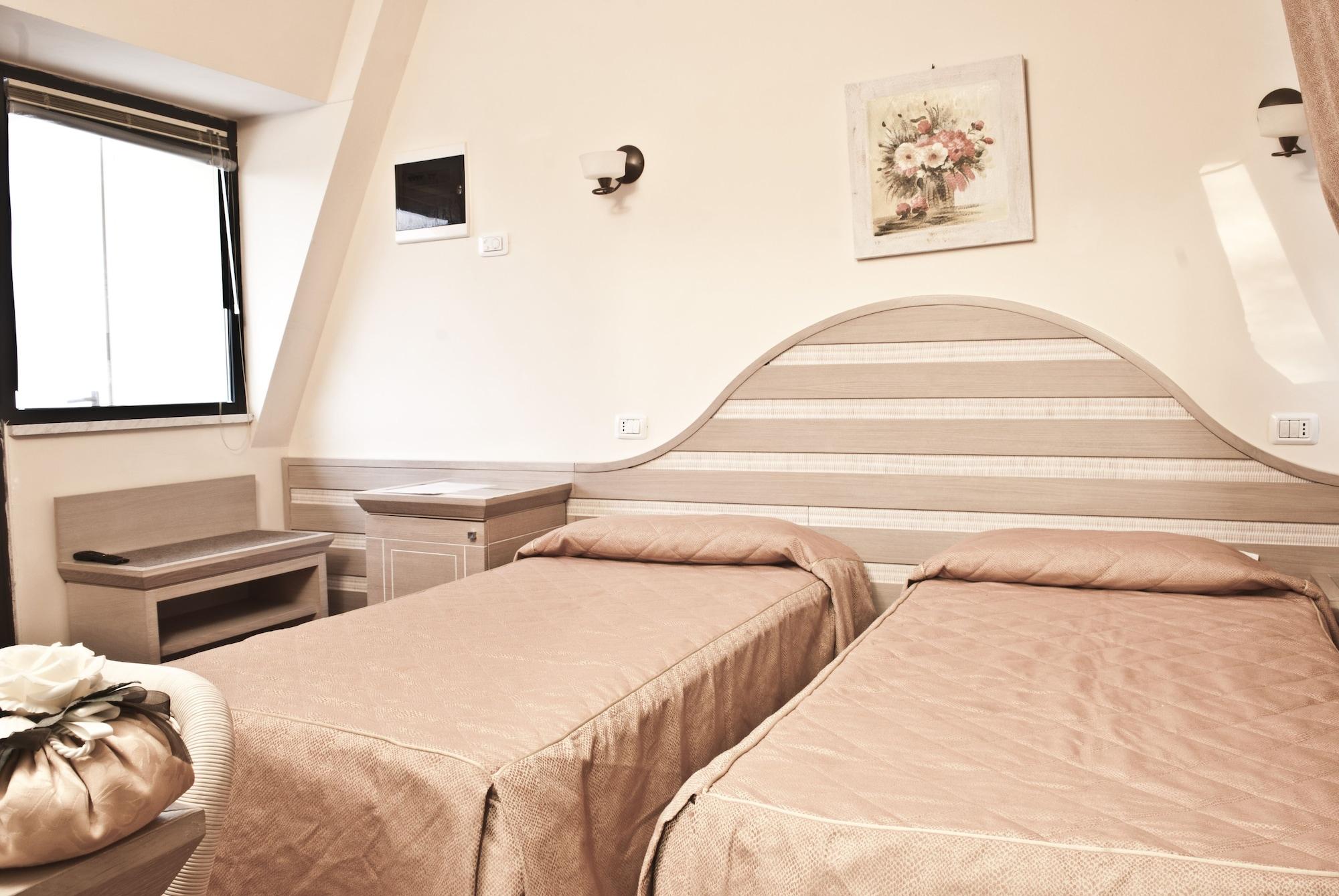 Hotel Nedy Marina di Massa Ngoại thất bức ảnh
