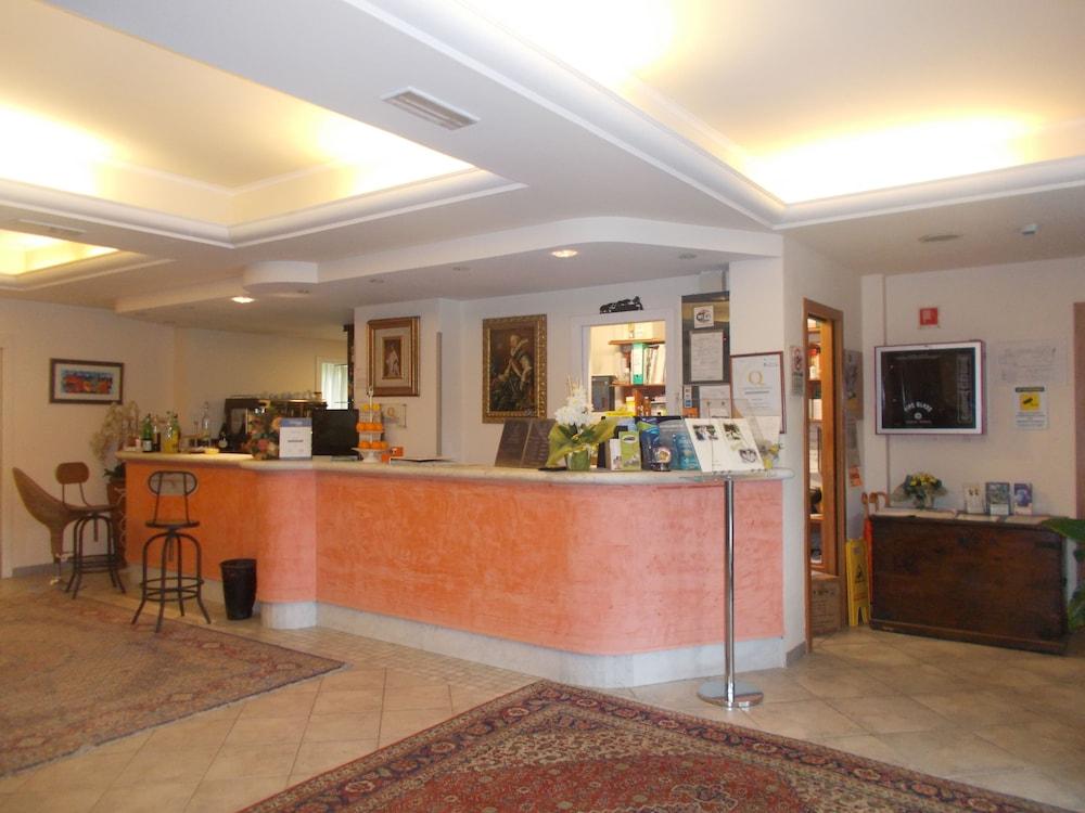 Hotel Nedy Marina di Massa Ngoại thất bức ảnh
