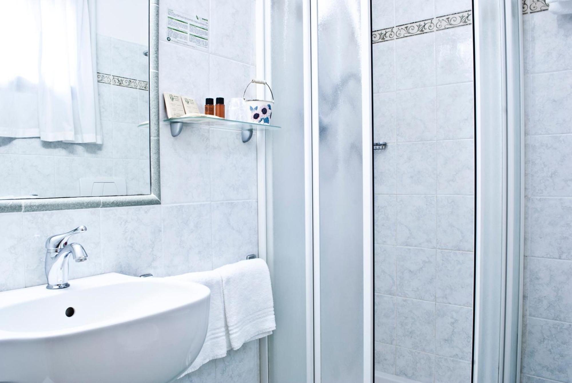 Hotel Nedy Marina di Massa Ngoại thất bức ảnh